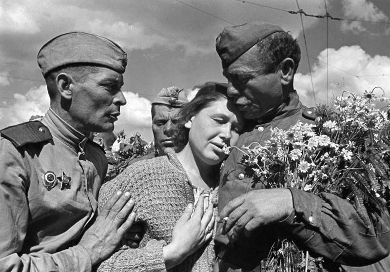 Đoàn tụ sau Ngày chiến thắng, tháng 5/1945. (Ảnh: Tư liệu quốc tế/TTXVN phát)