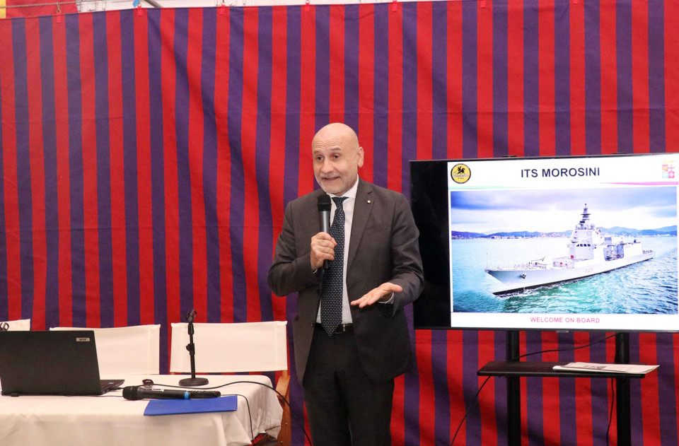 Đại sứ Italy tại Việt Nam Antonio Alessandro chia sẻ về ý nghĩa chuyến thăm của tàu ITS Morosini tới Thành phố Hồ Chí Minh. (Ảnh: Xuân Khu/TTXVN)