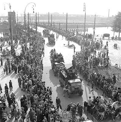 Quân đội Canada giải phóng Hà Lan, tháng 4/1945. (Ảnh: Tư liệu quốc tế/TTXVN phát)