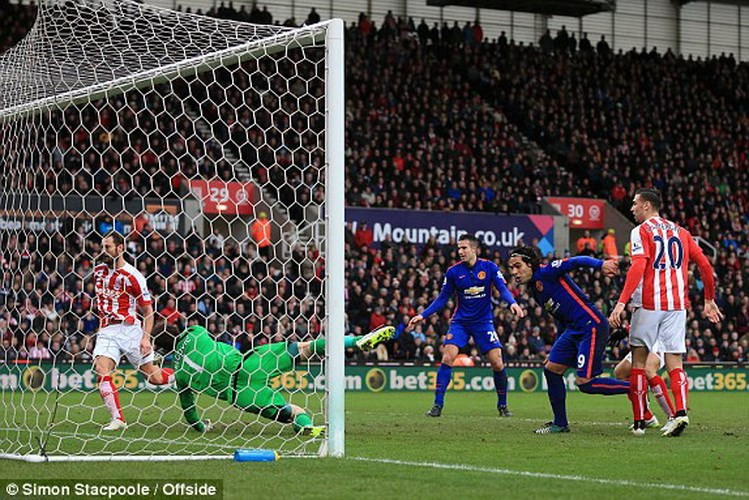 Manchester United khởi đầu không như ý muốn