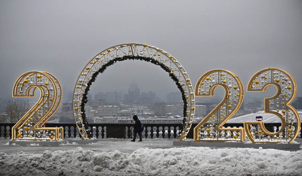 Đường phố được trang hoàng chào đón Năm mới tại Moskva, Nga, ngày 27/12/2022. ((Ảnh: THX/TTXVN))