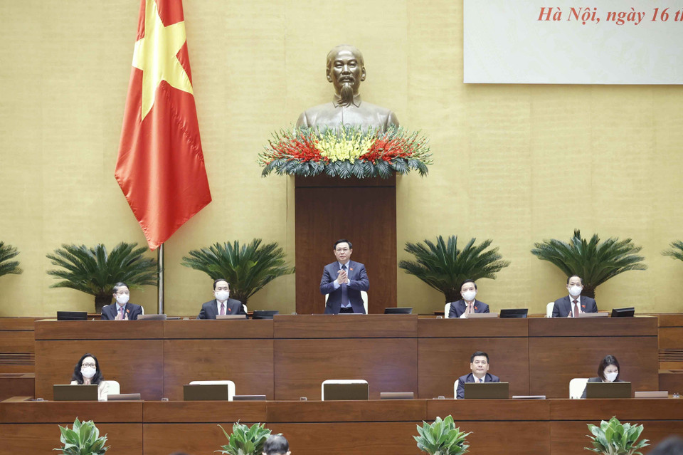 Chủ tịch Quốc hội Vương Đình Huệ chủ trì phiên chất vấn và trả lời chất vấn. (Ảnh: Doãn Tấn/TTXVN)