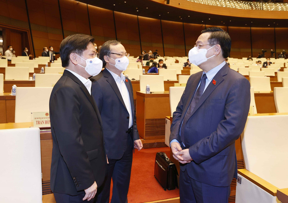 Chủ tịch Quốc hội Vương Đình Huệ với các đại biểu. (Ảnh: Doãn Tấn/TTXVN)