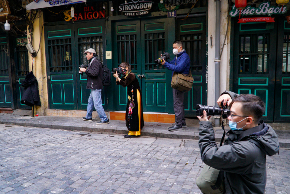 Đây cũng là dịp để nhóm nghệ sỹ nhiếp ảnh du xuân và bắt gặp những khung hình hiếm có đầu Xuân. (Ảnh: Minh Hiếu/Vietnam+)