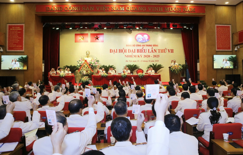 Chiều 12/10, tại Hà Nội, Đại hội đại biểu Đảng bộ Công an Trung ương lần thứ VII, nhiệm kỳ 2020-2025 tiếp tục phiên họp, với sự có mặt của 344 đại biểu. (Ảnh: Doãn Tấn/TTXVN)