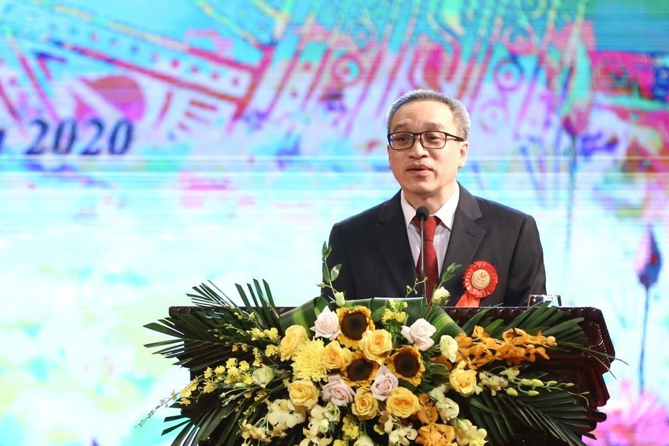 Thứ trưởng Bộ Thông tin và Truyền thông Phan Tâm trình bày Báo cáo tổng kết phong trào thi đua yêu nước và công tác khen thưởng giai đoạn 2015-2020. (Ảnh: Minh Quyết/TTXVN)