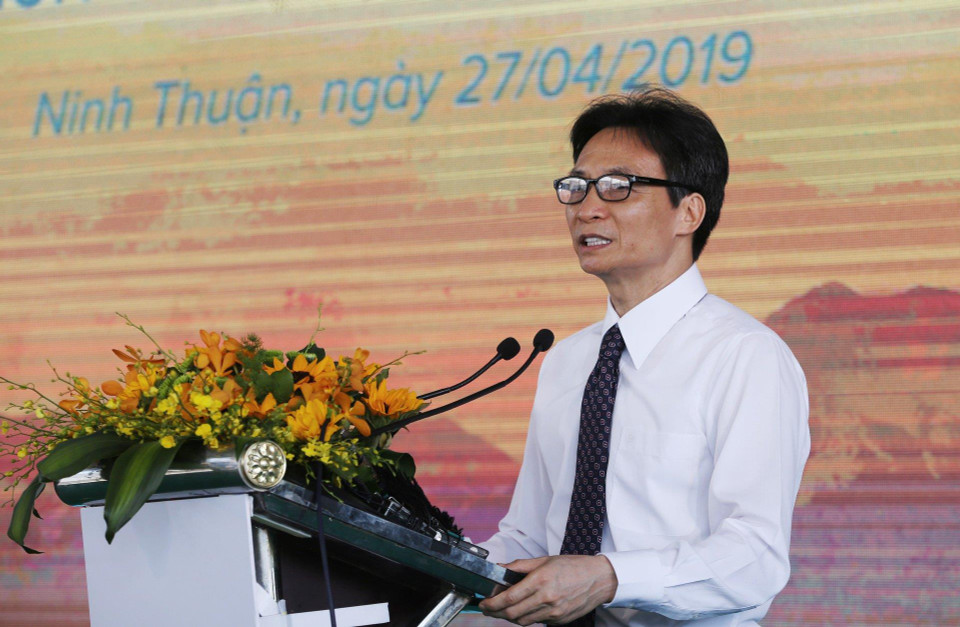 Phó Thủ tướng Vũ Đức Đam đánh giá cao tầm quan trọng của dự án năng lượng tái tạo đối với sự phát triển bền vững tỉnh Ninh Thuận nói riêng và quốc gia nói chung.(Nguồn: Vietnam+)