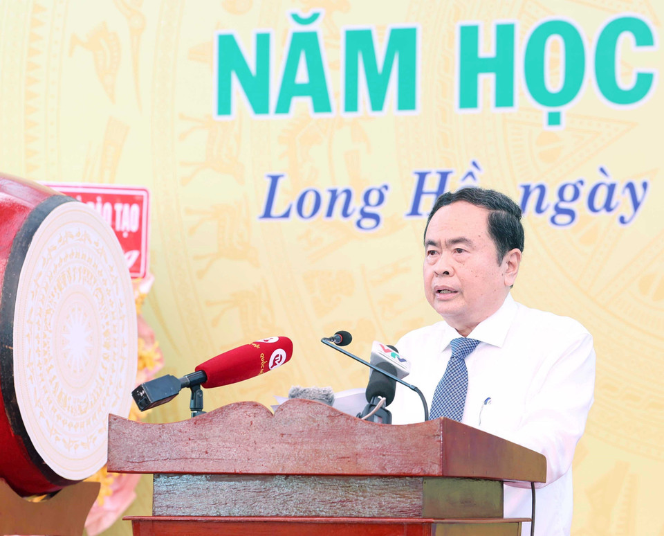 Chủ tịch Quốc hội Trần Thanh Mẫn phát biểu tại lễ khai giảng. (Ảnh: Thống Nhất/ TTXVN)