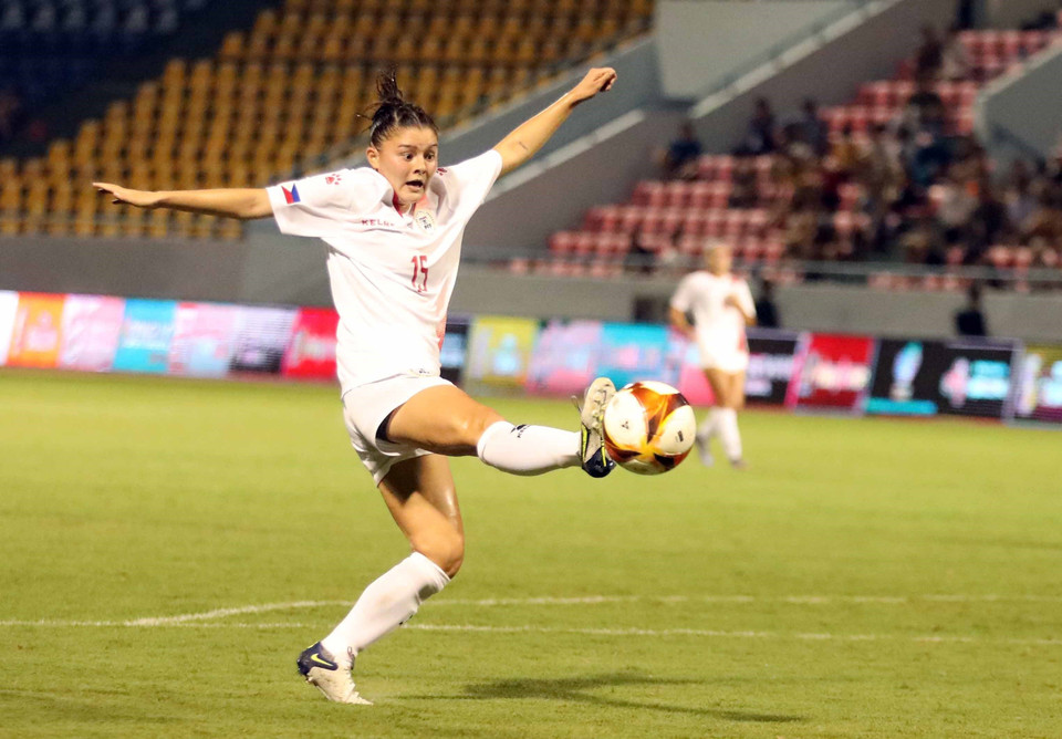 Một pha khống chế bóng của cầu thủ đội Philippines. (Ảnh: Anh Tuấn/ TTXVN)