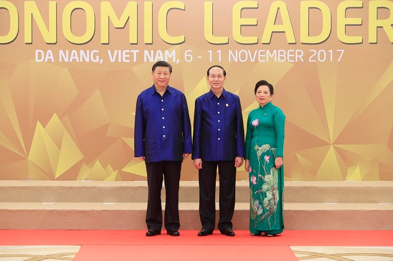 Chủ tịch nước Trần Đại Quang và Phu nhân đón Chủ tịch Trung Quốc Tập Cận Bình tới dự chiêu đãi. (Ảnh: TTXVN)