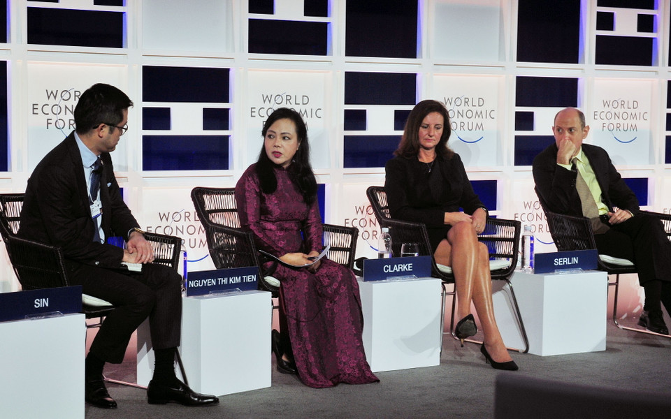 Bộ trưởng Bộ Y tế Nguyễn Thị Kim Tiến (thứ hai từ trái sang) tham gia thảo luận với chủ đề Hệ thống y tế ASEAN trong Cách mạng công nghiệp 4.0. (Ảnh: Nguyễn Khang/TTXVN)