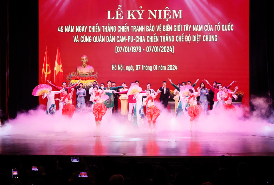 Chương trình nghệ thuật tại lễ kỷ niệm. (Ảnh: Thống Nhất/TTXVN)