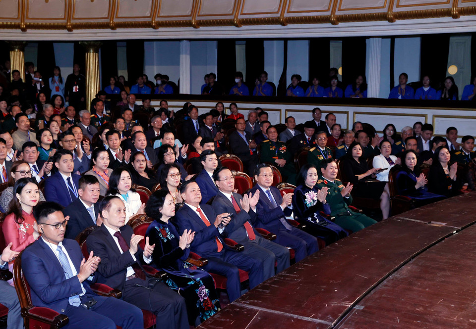 Chủ tịch nước Võ Văn Thưởng, Thường trực Ban Bí thư Trương Thị Mai và nhiều đồng chí lãnh đạo Đảng, Nhà nước tham dự lễ kỷ niệm. (Ảnh: Thống Nhất/TTXVN)