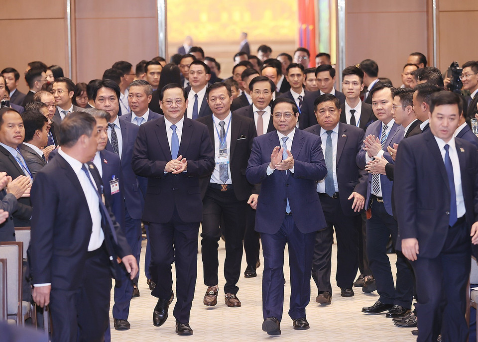 Thủ tướng Phạm Minh Chính và Thủ tướng Lào Sonexay Siphandone dự Hội nghị hợp tác đầu tư Việt Nam-Lào 2024. (Ảnh: Dương Giang-TTXVN)