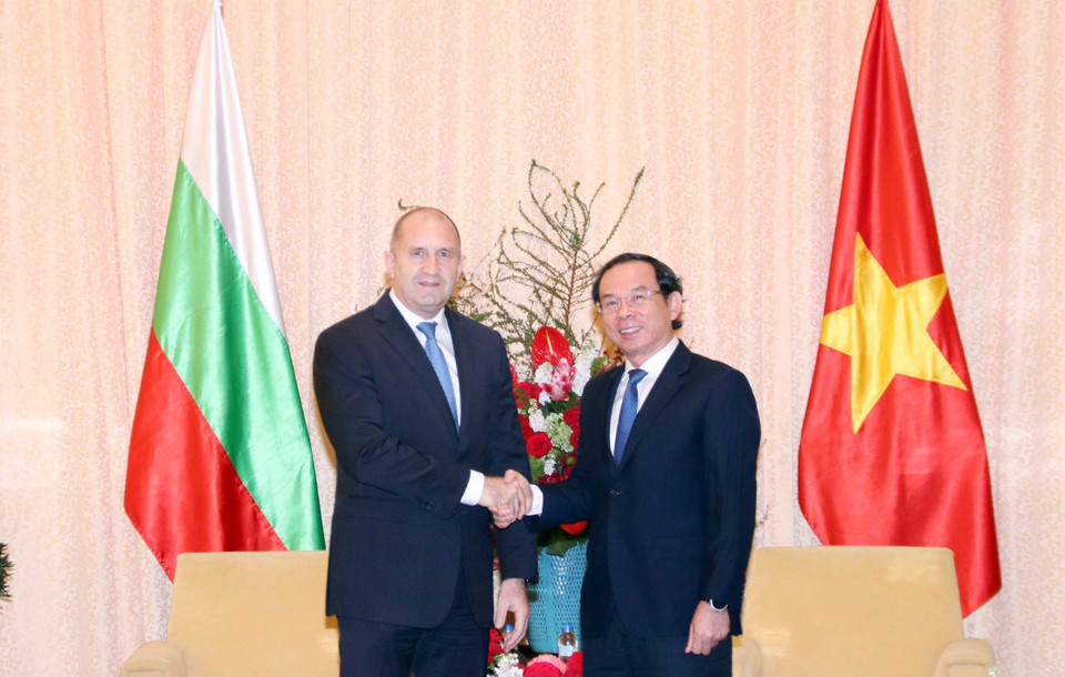 Bí thư Thành ủy Thành phố Hồ Chí Minh Nguyễn Văn Nên hội kiến Tổng thống Bulgaria Rumen Radev. (Ảnh: Xuân Khu/TTXVN)