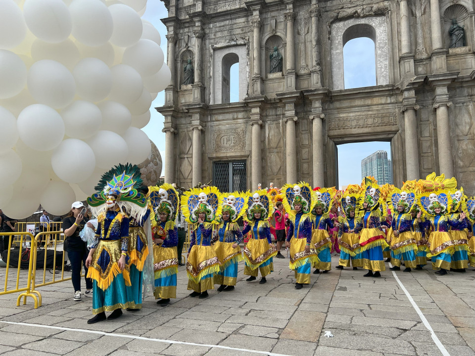 Các đội tham gia Lễ diễu hành Quốc tế ở Macau (Trung Quốc). (Ảnh: Mạc Luyện/TTXVN)