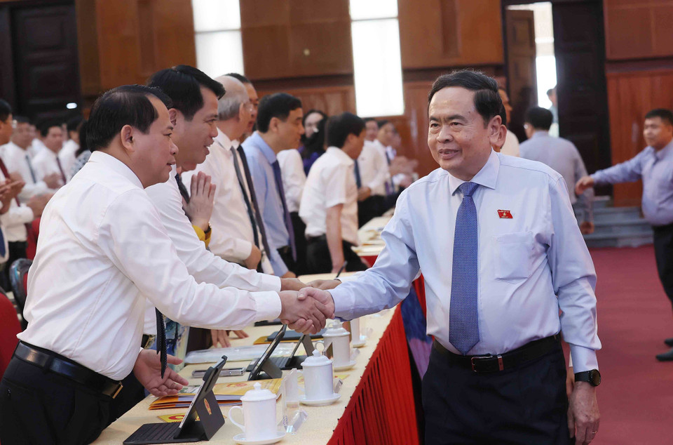 Chủ tịch Quốc hội Trần Thanh Mẫn với các đại biểu. (Ảnh: An Đăng/TTXVN)