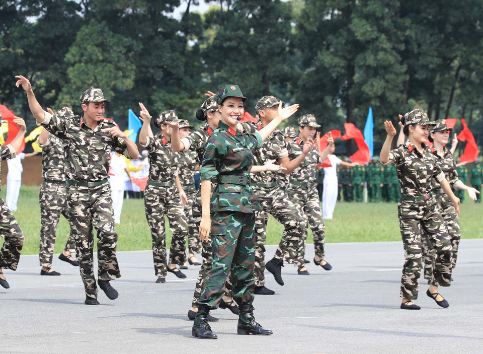 Màn biểu diễn nghệ thuật tại lễ bế mạc. (Ảnh: Trọng Đức/TTXVN)