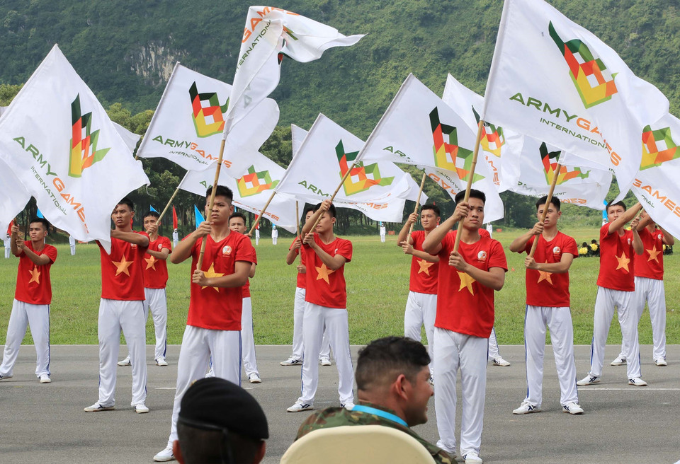 Màn biểu diễn nghệ thuật của các nghệ sỹ Việt Nam tại lễ bế mạc. (Ảnh: Trọng Đức/TTXVN)