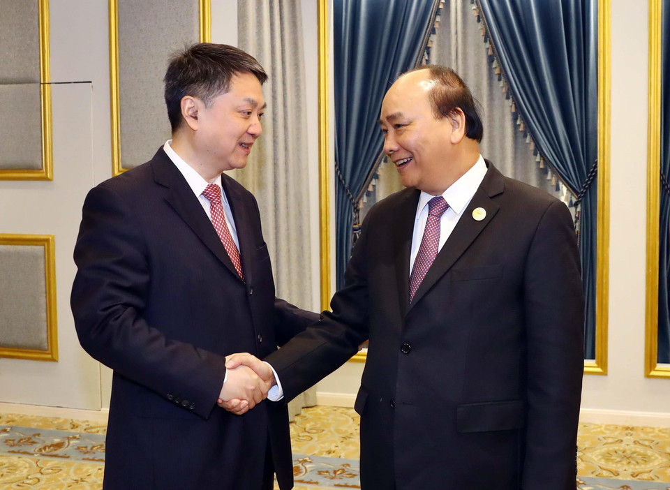 Thủ tướng Nguyễn Xuân Phúc tiếp lãnh đạo các doanh nghiệp của Trung Quốc. (Ảnh: Thống Nhất/TTXVN)