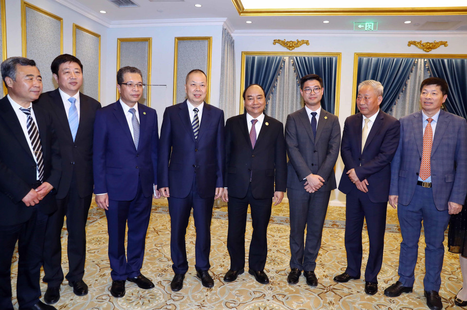 Thủ tướng Nguyễn Xuân Phúc tiếp lãnh đạo các doanh nghiệp hàng đầu của Trung Quốc. (Ảnh: Thống Nhất/TTXVN)