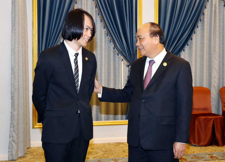 Thủ tướng Nguyễn Xuân Phúc tiếp lãnh đạo các doanh nghiệp của Trung Quốc. (Ảnh: Thống Nhất/TTXVN)