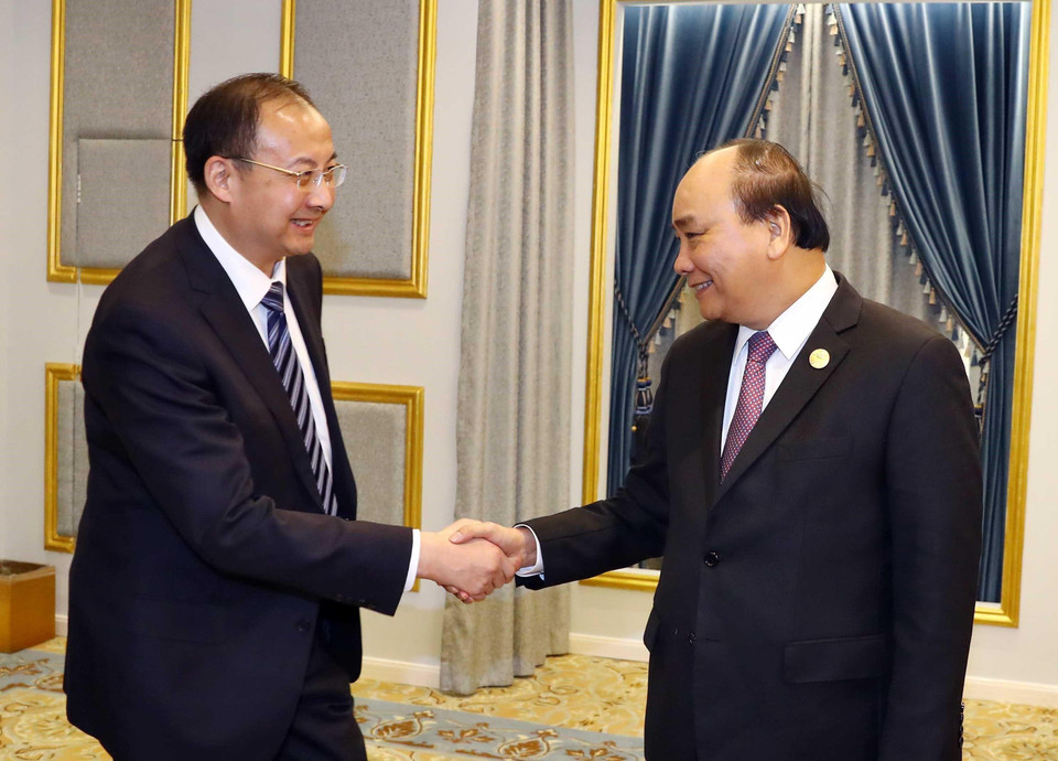 Thủ tướng Nguyễn Xuân Phúc tiếp lãnh đạo các doanh nghiệp của Trung Quốc. (Ảnh: Thống Nhất/TTXVN)