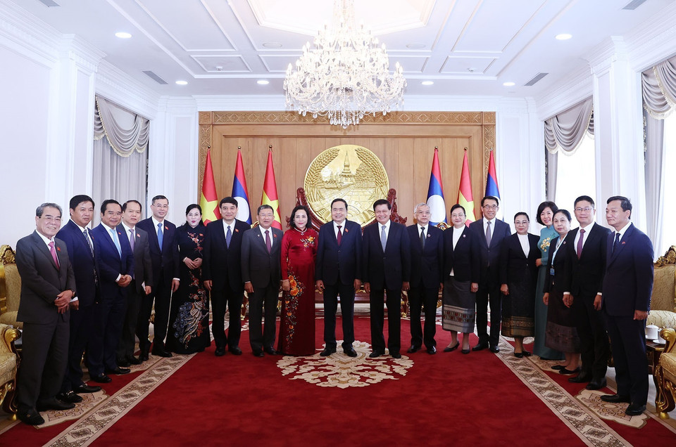 Tổng Bí thư, Chủ tịch nước Lào Thongloun Sisoulith, Chủ tịch Quốc hội Trần Thanh Mẫn và các đại biểu. (Ảnh: Thống Nhất/TTXVN)