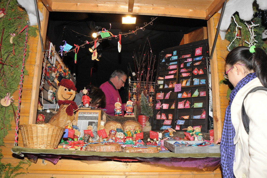  Đồ trang trí Noel. (Ảnh: Hương Giang/Vietnam+)