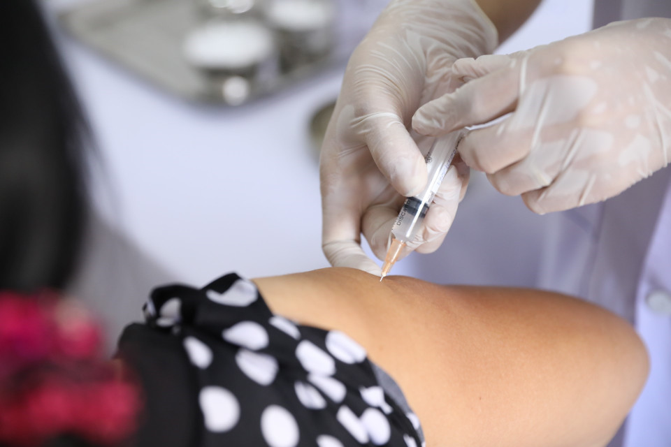 Người dân được tiêm thử nghiệm vaccine Nano Covax. (Ảnh: Minh Quyết/TTXVN)