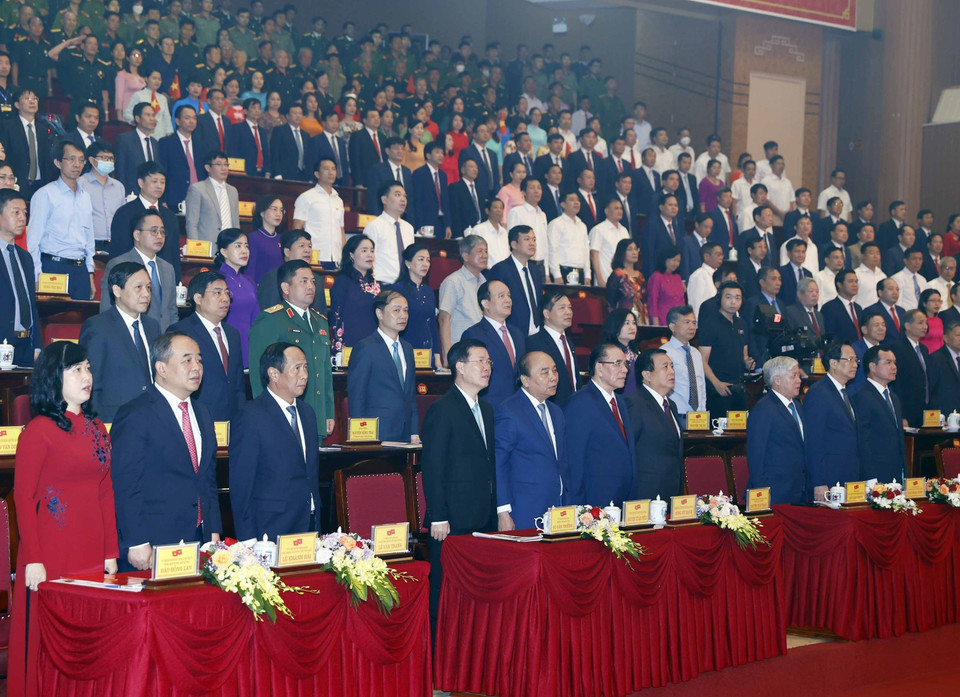 Chủ tịch nước Nguyễn Xuân Phúc và các vị lãnh đạo, nguyên lãnh đạo Đảng, Nhà nước dự Lễ kỷ niệm 110 năm ngày sinh Tổng Bí thư Nguyễn Văn Cừ (9/7/1912-9/7/2022). (Ảnh: Thống Nhất/TTXVN)