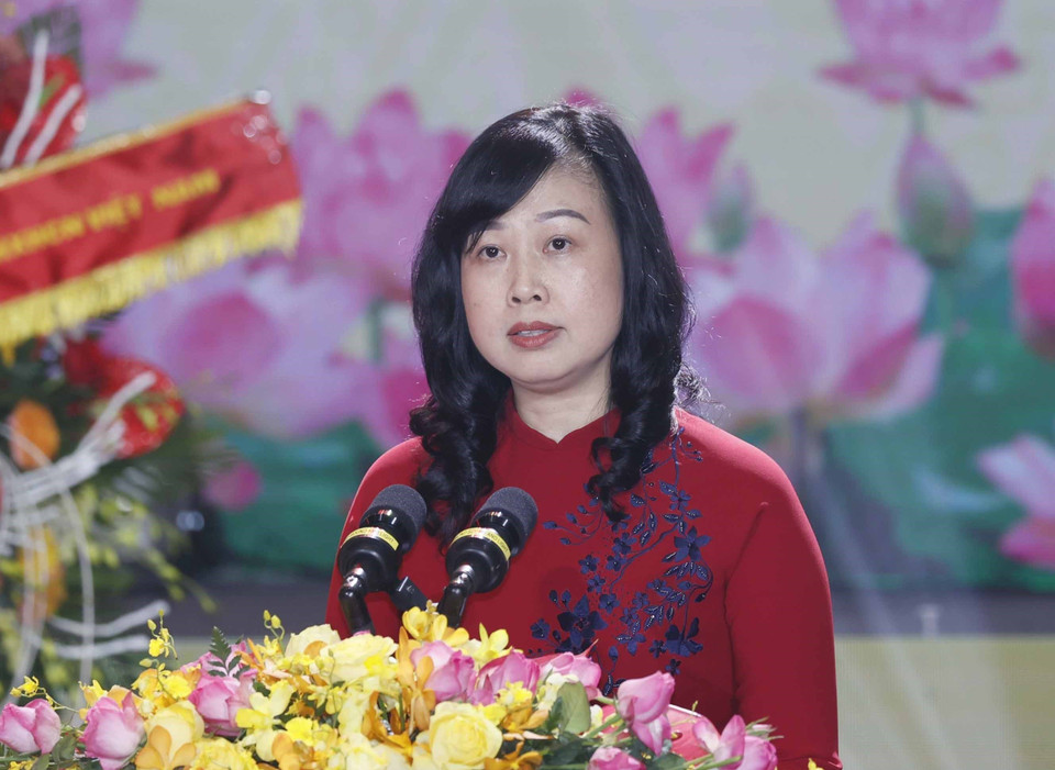 Bà Đào Hồng Lan, Bí thư Tỉnh ủy Bắc Ninh đọc diễn văn kỷ niệm 110 năm ngày sinh Tổng Bí thư Nguyễn Văn Cừ (9/7/1912-9/7/2022). (Ảnh: Thống Nhất/TTXVN)