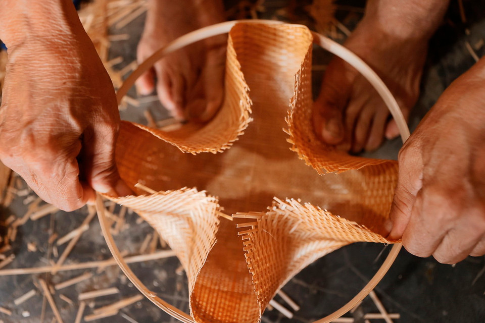 Các sản phẩm của mây tre đan Bao La được làm chủ yếu làm từ nguồn nguyên liệu tre, mây có tại địa phương, rất thân thiện với môi trường. (Ảnh: Minh Quyết/TTXVN)