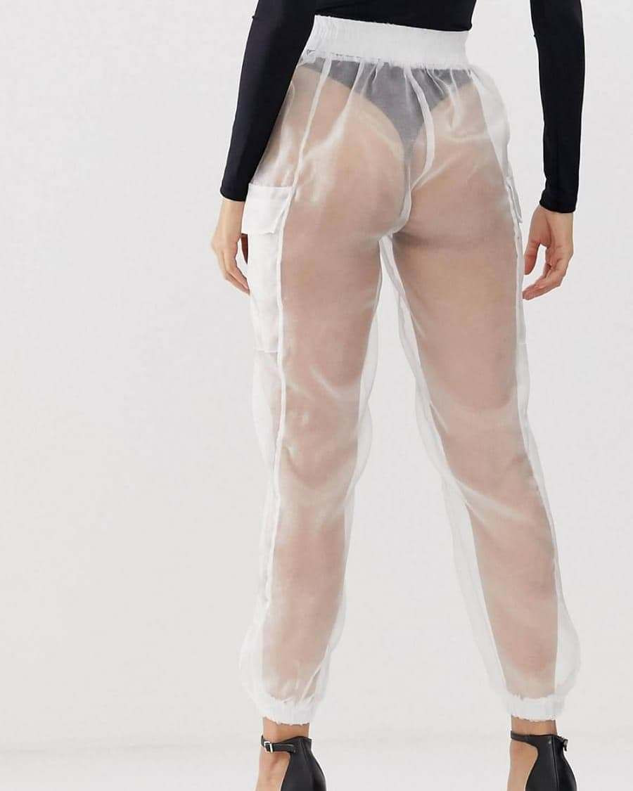 Chiếc quần trong suốt khiến nhiều tín đồ thời trang bối rối. (Nguồn: asbos_sos/Instagram)