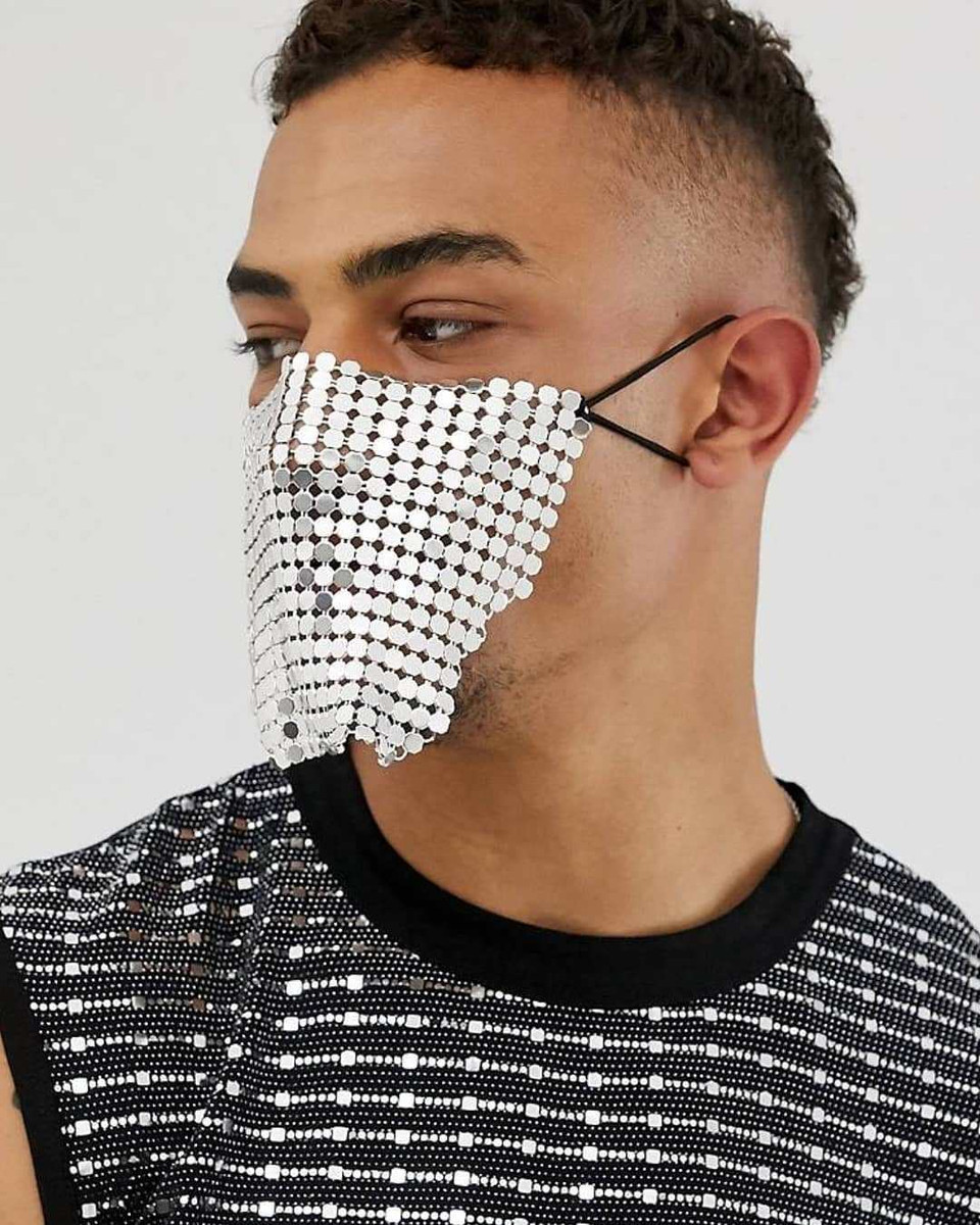 ASOS còn ra mắt chiếc khẩu trang hoàn toàn vô dụng. (Nguồn: asbos_sos/Instagram)