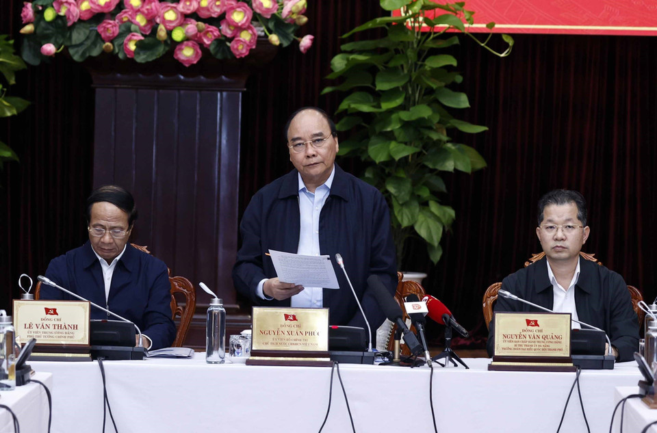 Chủ tịch nước Nguyễn Xuân Phúc phát biểu tại buổi làm việc với lãnh đạo thành phố Đà Nẵng về tình hình khắc phục thiệt hại do bão số 5 và mưa lũ gây ra. (Ảnh: Thống Nhất/TTXVN)