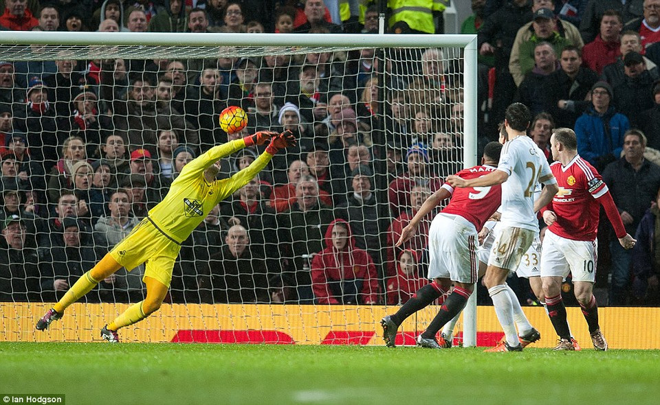 Phút 48, Arthony Martial đã tận dụng rất tốt cơ hội sau đường chuyền của Ashley Young.