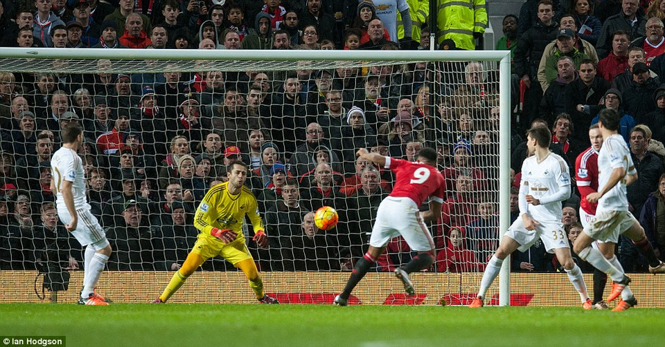 ... nhưng phải đến hiệp 2, tỷ số mới được mở.