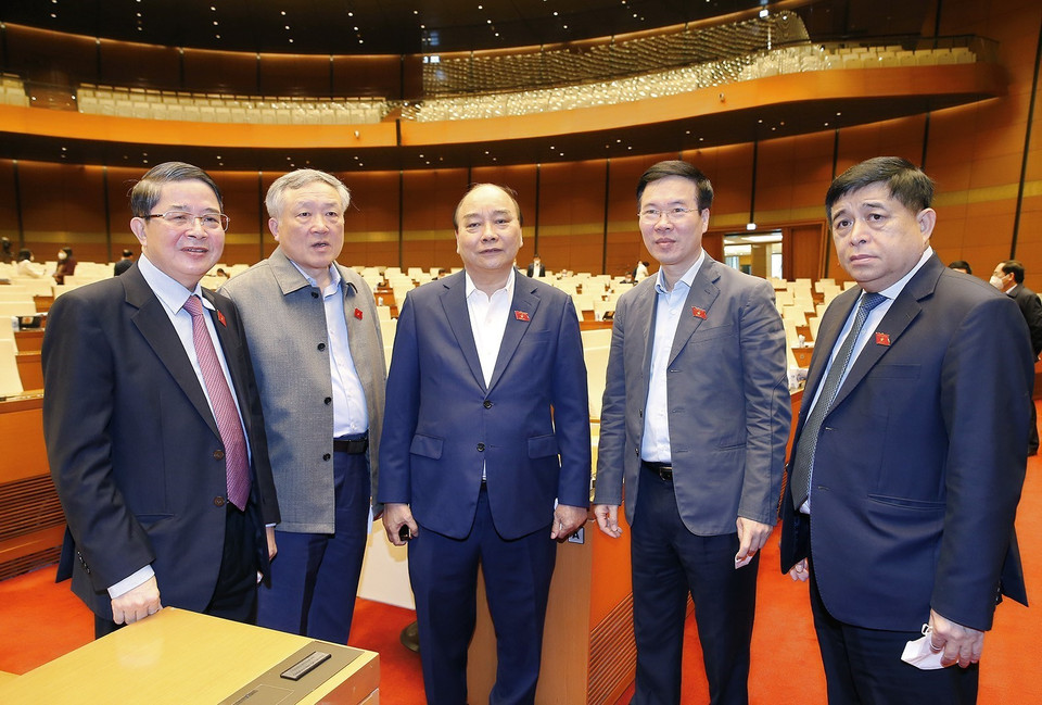 Chủ tịch nước Nguyễn Xuân Phúc, Thường trực ban Bí thư Võ Văn Thưởng với các đại biểu. (Ảnh: Doãn Tấn/TTXVN)