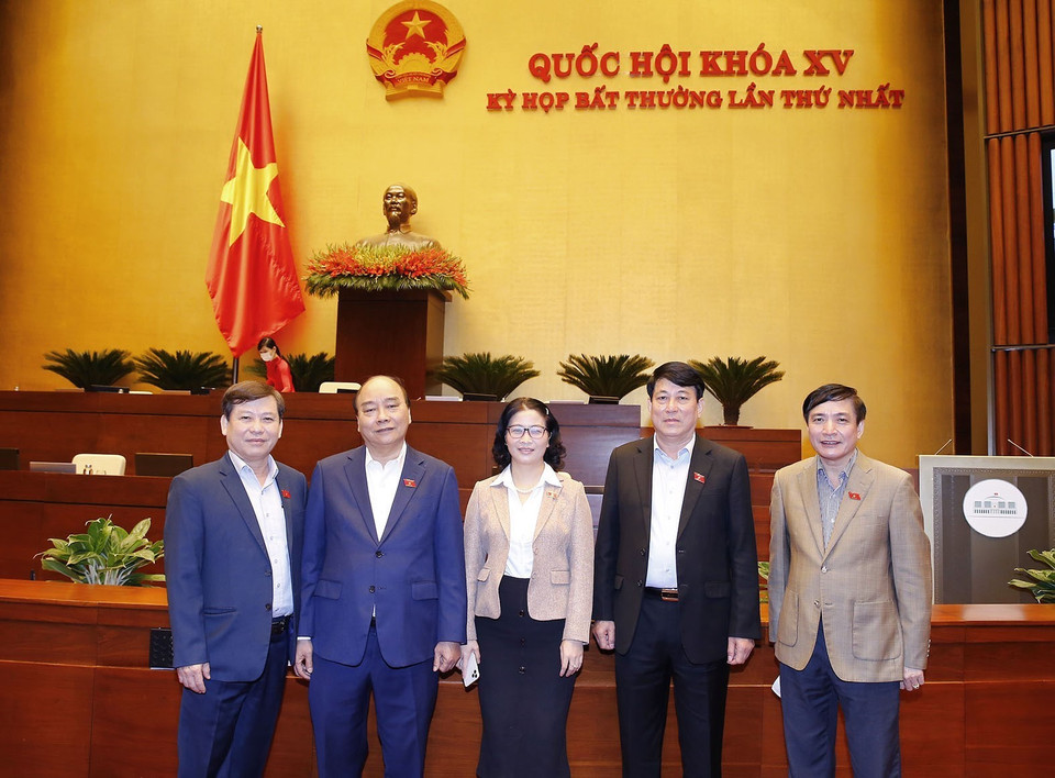 Chủ tịch nước Nguyễn Xuân Phúc với các đại biểu. (Ảnh: Doãn Tấn/TTXVN)