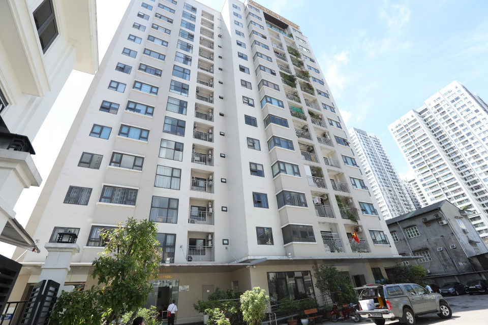 Khu chung cư nơi ở của bệnh nhân tại phố Lê Văn Thiêm. (Ảnh: Minh Quyết/TTXVN)