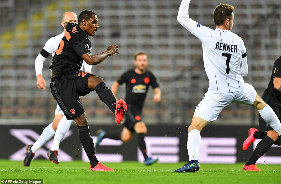 Odion Ighalo là người mở tỷ số cho Quỷ đỏ sau pha xử lý bóng và dứt điểm đẳng cấp trong hiệp 1.