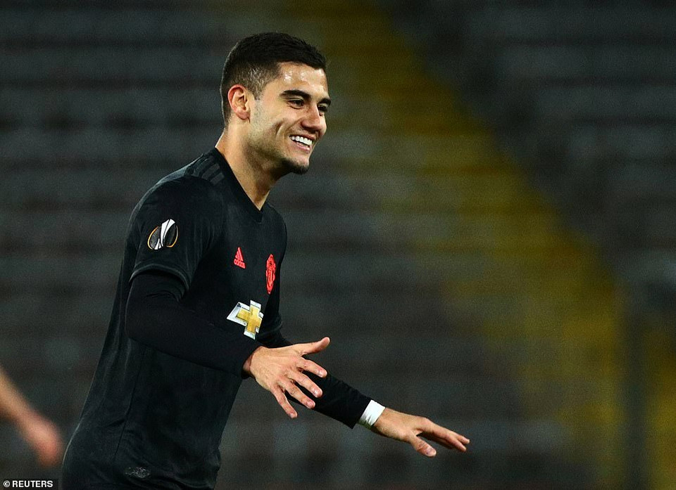 ...và Andreas Pereira.