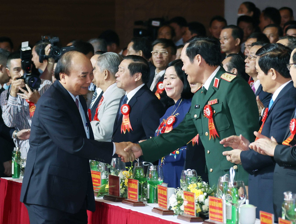 Thủ tướng Nguyễn Xuân Phúc đến dự lễ kỷ niệm 90 năm Ngày thành lập Hội Nông dân Việt Nam. (Ảnh: Thống Nhất/TTXVN)