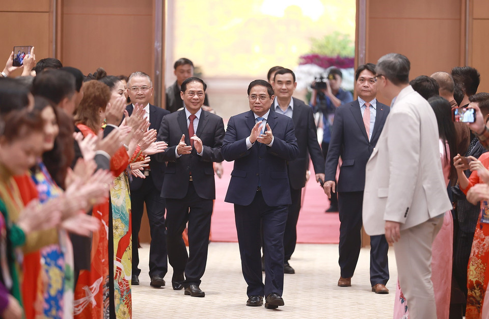 Chiều 14/1/2023 (23 tháng Chạp năm Nhâm Dần), tại Hà Nội, Thủ tướng Phạm Minh Chính gặp mặt các kiều bào tiêu biểu tham dự chương trình Xuân Quê hương 2023. (Ảnh: Dương Giang/TTXVN) 