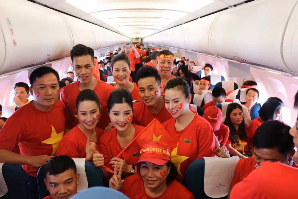 Từ rất sớm trước khi trận chung kết lượt đi AFF Cup bắt đầu, nhiều cổ động viên Việt Nam đã tới Malaysia cổ vũ đội tuyển Việt Nam. (Ảnh: Vietnam+)