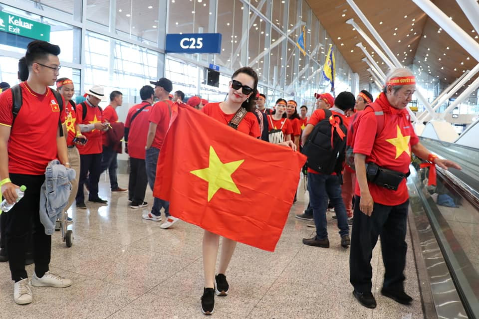 Cổ động viên Việt Nam trên đất Malaysia. (Ảnh: Vietnam+)
