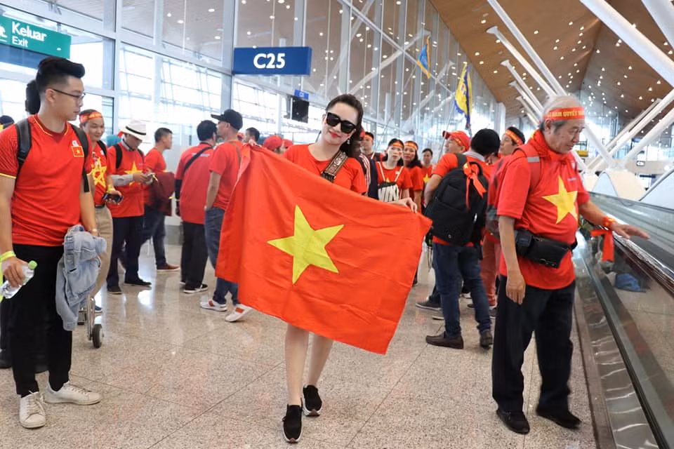 Cổ động viên Việt Nam trên đất Malaysia. (Ảnh: Vietnam+)