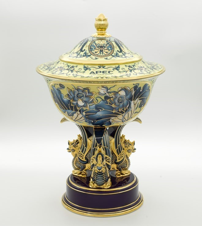  Sản phẩm chén ngọc được chọn làm tặng phẩm cho lãnh đạo các nền kinh tế APEC 2017. (Ảnh: TTXVN)