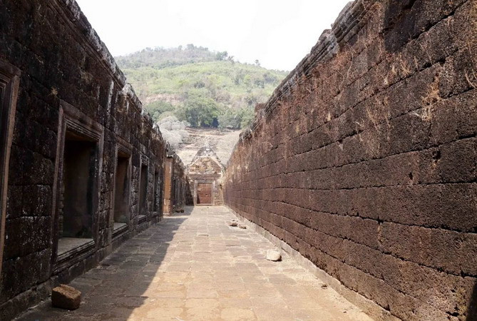  Không gian bên trong một tòa nhà trong một khu đền chính. (Ảnh: Phạm Kiên/Vietnam+)